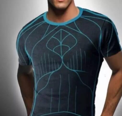 這款“微流控”運動衣讓你放肆搖擺、始終干爽