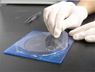 圖1 PDMS翻模操作 圖1 PDMS翻模操作